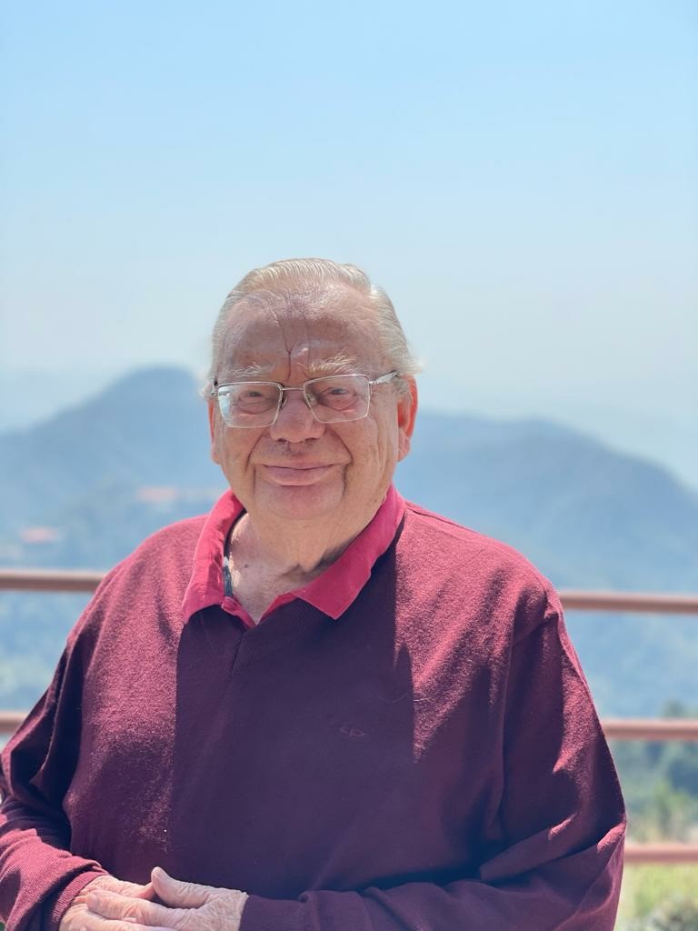 Popular author Ruskin Bond>
</div>
<div class=